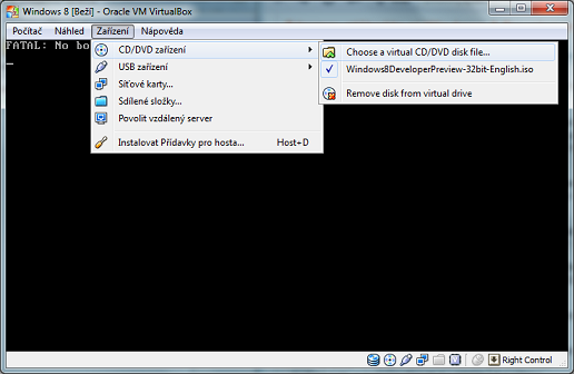 Běžící VirtualBox VM — menu Zařízení > CD/DVD zařízení s nabídkou připojit instalační ISO Windows 8 Developer Preview