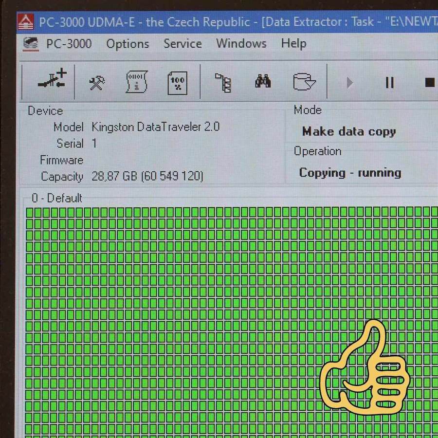 Data extraction from the monolithic Kingston DTSE39H USB chip — power supplied externally, bypassing the faulty power circuit